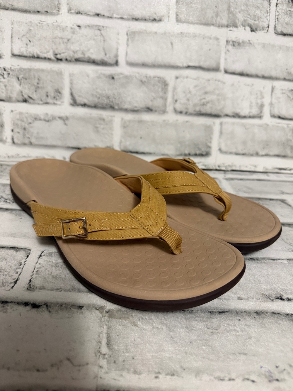 Vionic Women's Mustard Yellow Thong Sandals